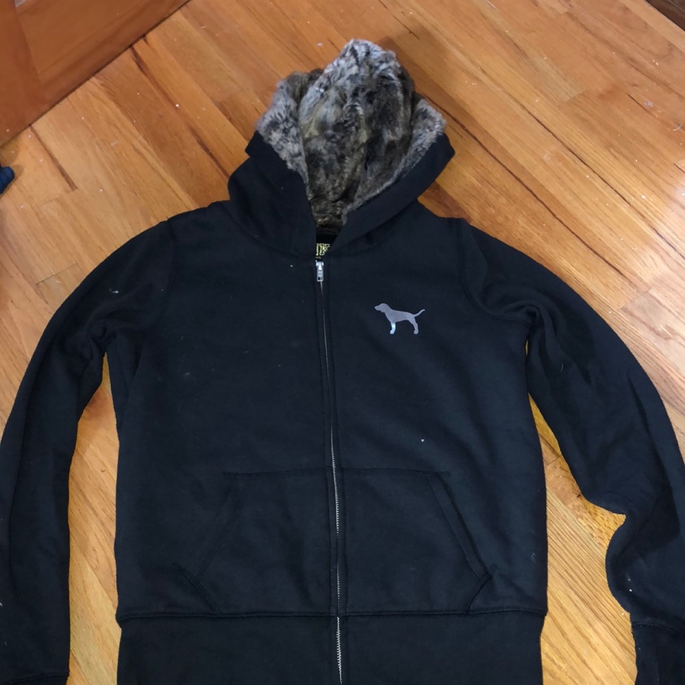 Black sweatshirt with fur on inside